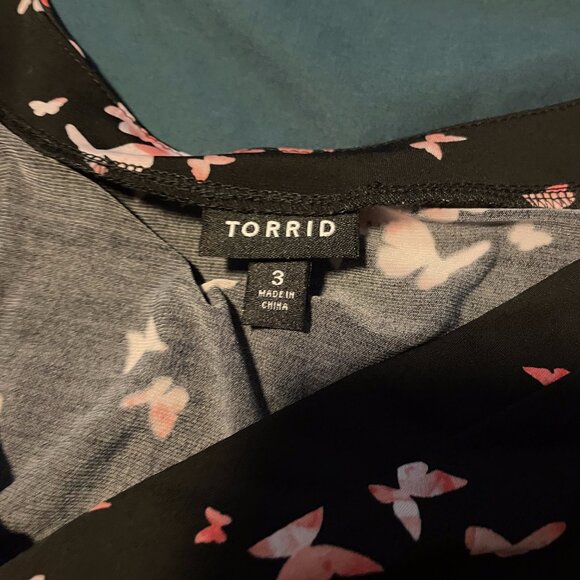 Torrid Butterfly Print V-Neck Flutter Sleeve Dress - Picture 4 of 5